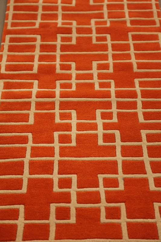 lot 121 image: 8ft Runner (Rug #16)