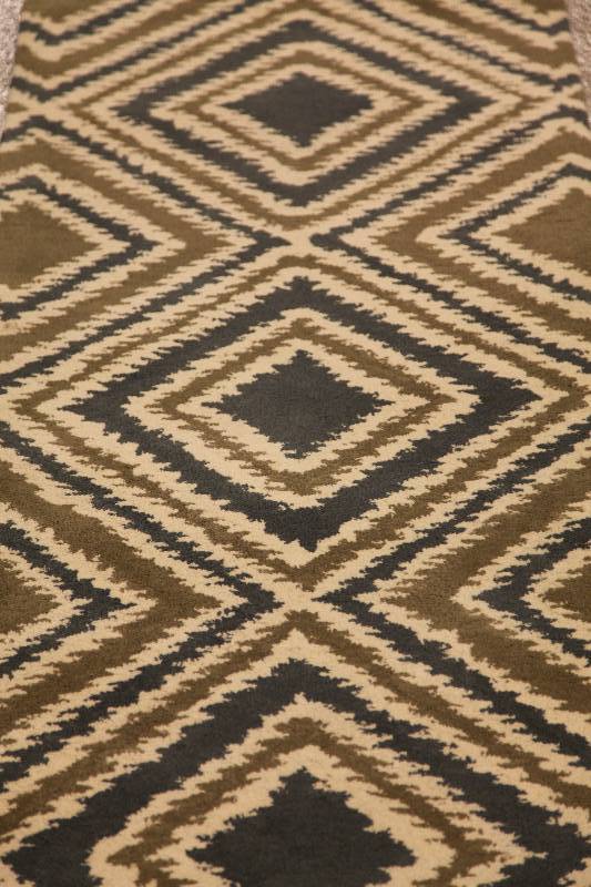 lot 118 image: 8ft Runner (Rug #28)