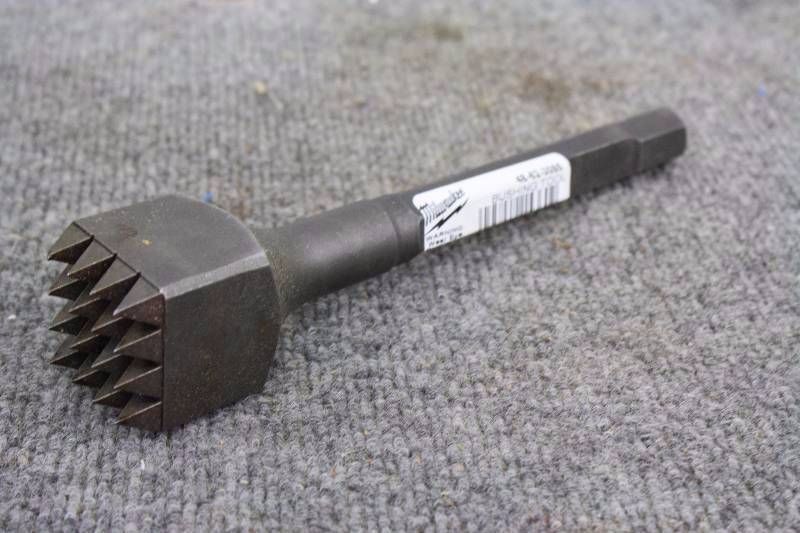 lot 109 image: Milwaukee 48-62-3085 1-34 x 9-34-Inch Demolition Steel Bushing Tool