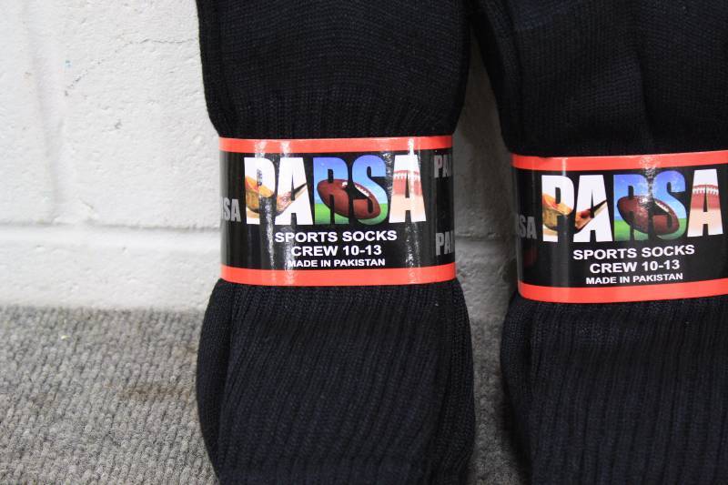 lot 104 image: 9 Pairs of Mens Black Sport Crew Socks Size 10-13