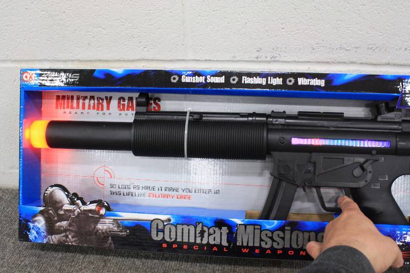 lot 163 image: Combat Toy Gun MSRP $19.99 NEW