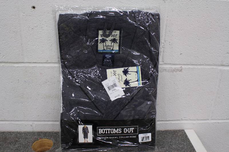 lot 183 image: Woven Shawl Collar Robe - Size SML - MSRP $49.99