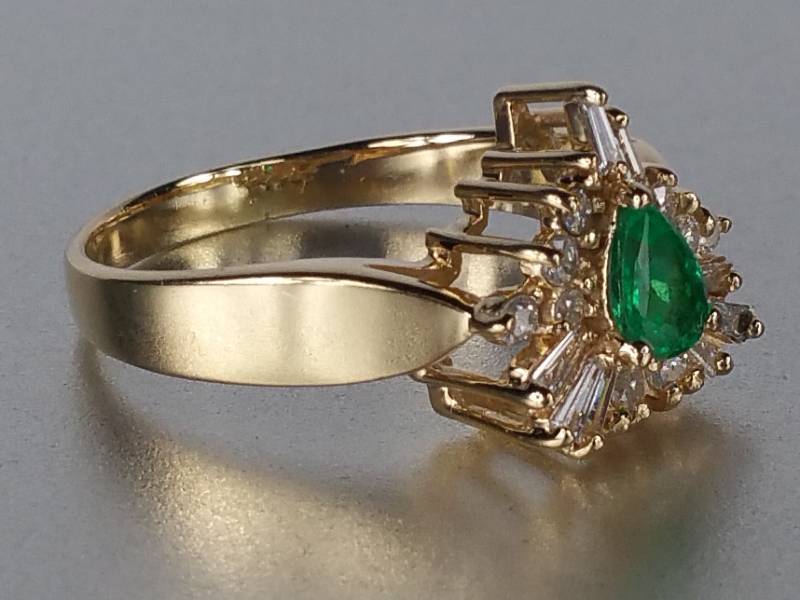 Ladies Genuine Emerald and Diamond 14k Gold Ring