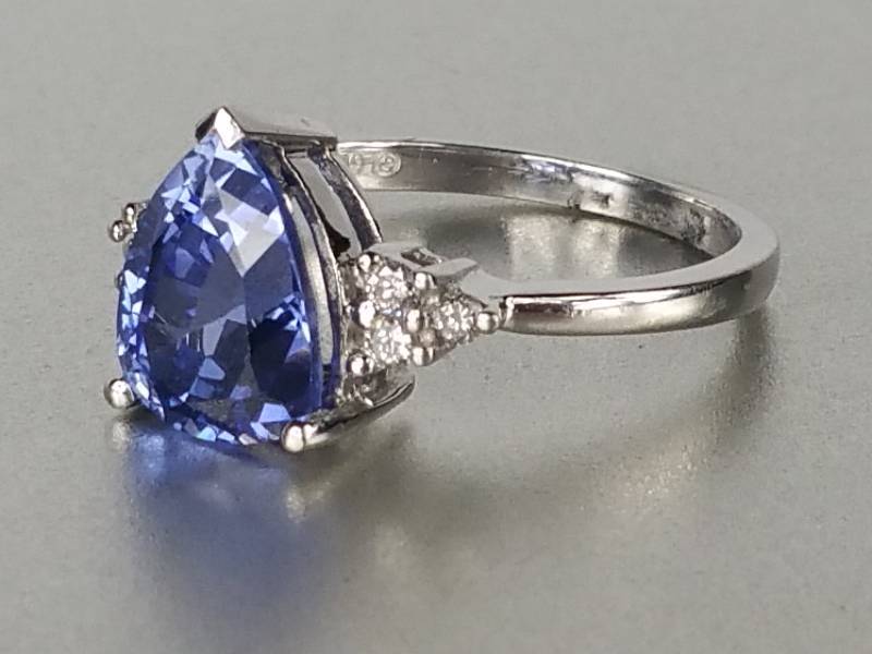 $1575 Retail.  Ladies Tanzanite and Diamond Ring in 10kt Gold