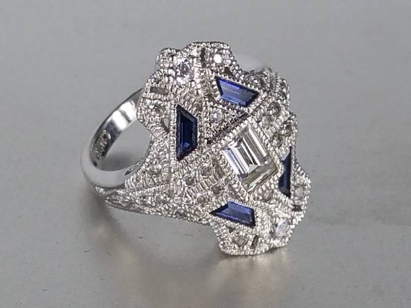 Antique Style Ladies Beautiful Sapphire Estate Ring