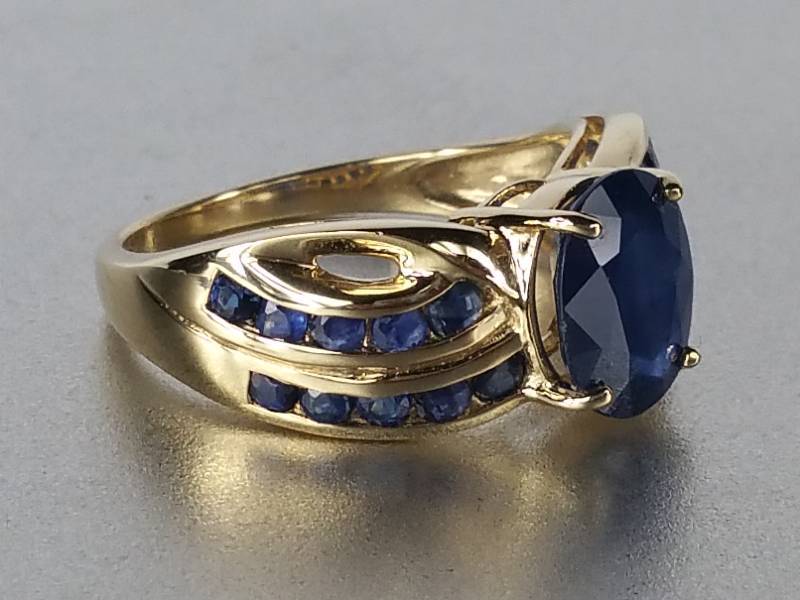 $3500 Retail.  Wow  Ladies Genuine Sapphire Estate Ring in 14kt Gold