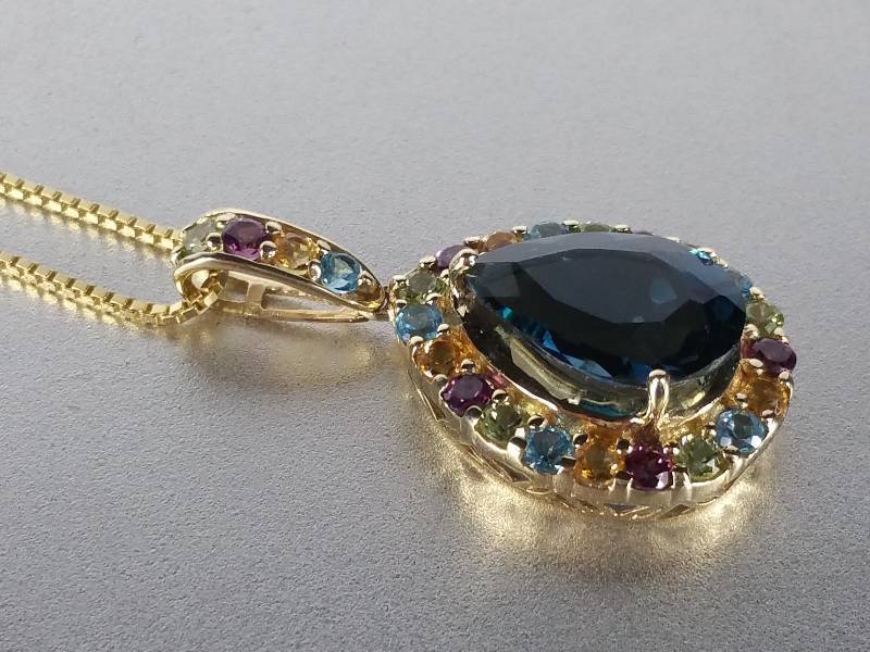 Retail $1975.  Stunning Ladies London Blue Topaz Necklace in 14kt Gold