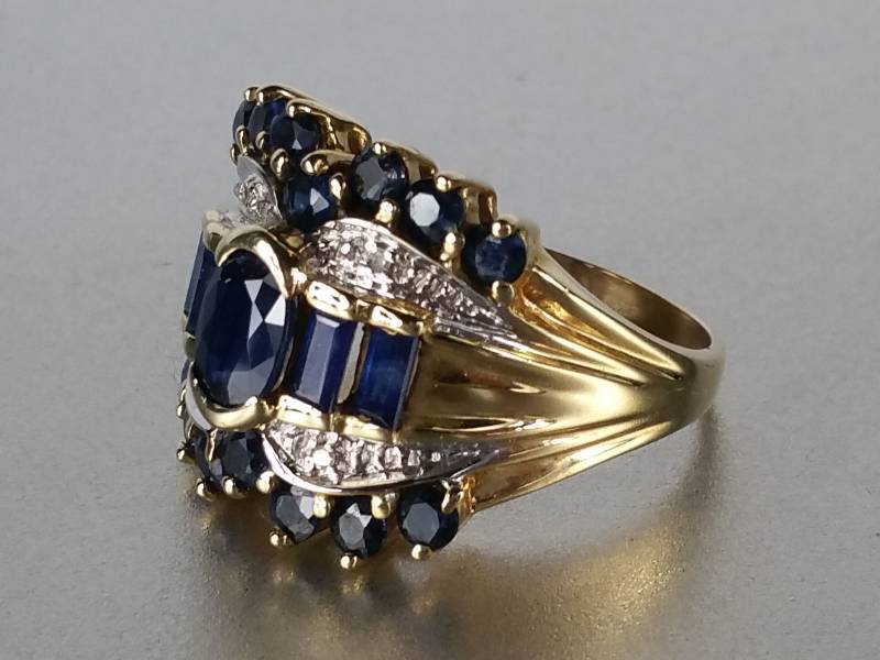 Ladies Natural Sapphire Ring in Solid Yellow Gold