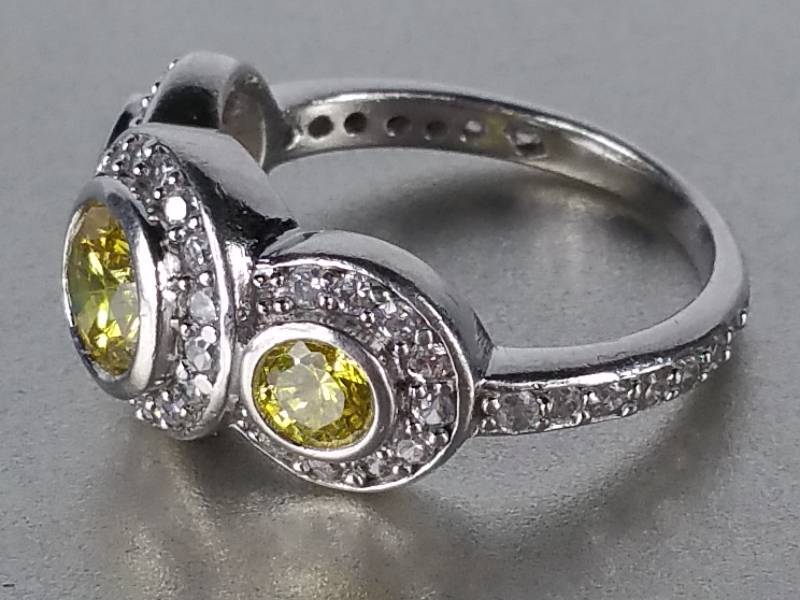 Ladies Beautiful Yellow Sapphire Estate Ring