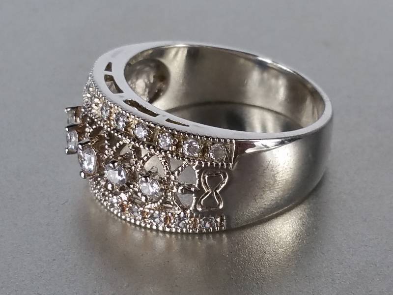 Ladies Beautiful White Sapphire Estate Ring