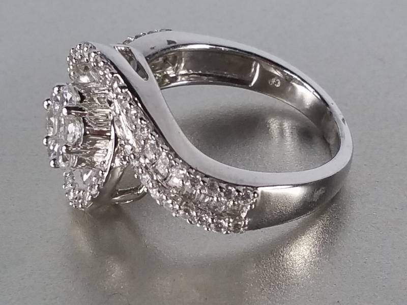 $500 Retail.  Ladies 2 ct White Sapphire Designer Ring