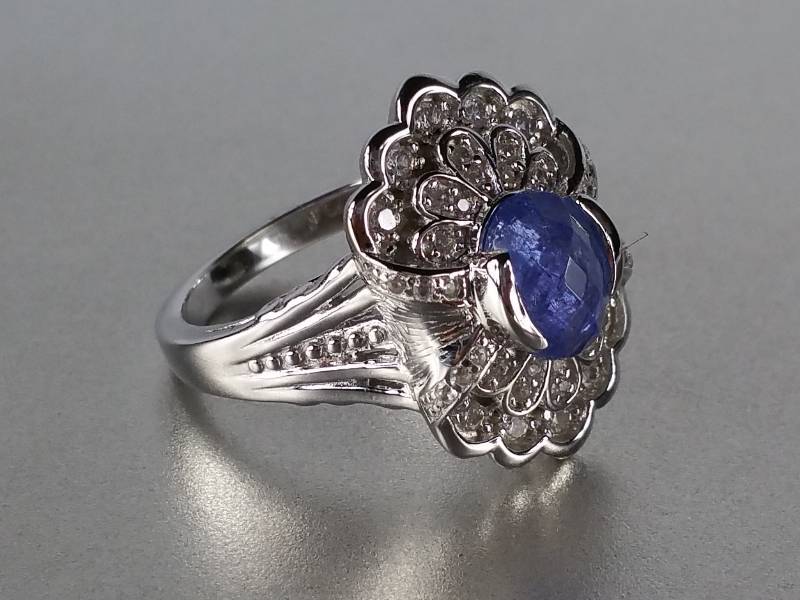 Ladies 3ct Tanzanite Estate Ring