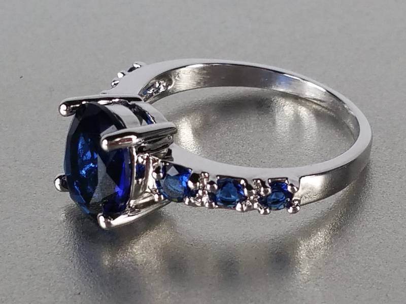 Ladies Pretty Blue and White Sapphire Ring