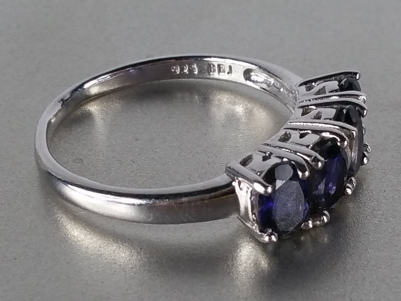 Ladies Tanzanite Estate Ring