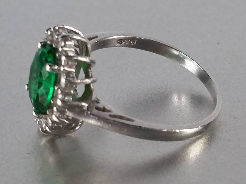 Beautiful Emerald and Diamond Estate Ring