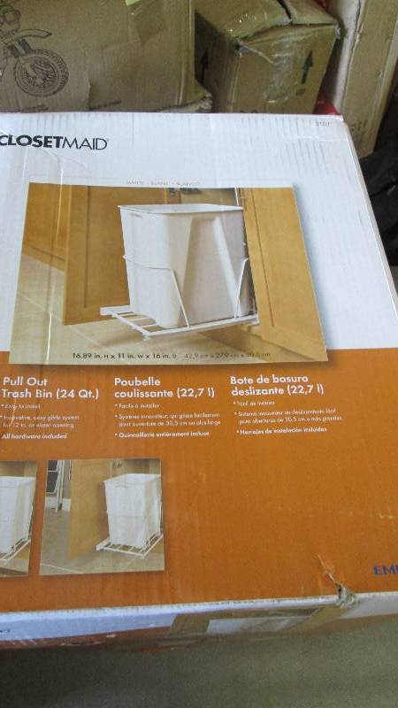 ClosetMaid 6 Gal. White Pull-Out Tr...