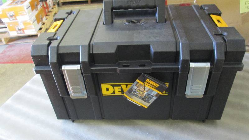 Dewalt  ToughSystem DS300 22 in. La...