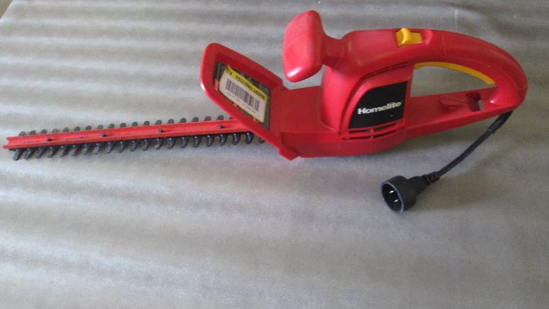 Homelite 17 in. 2.7 Amp Electric He...