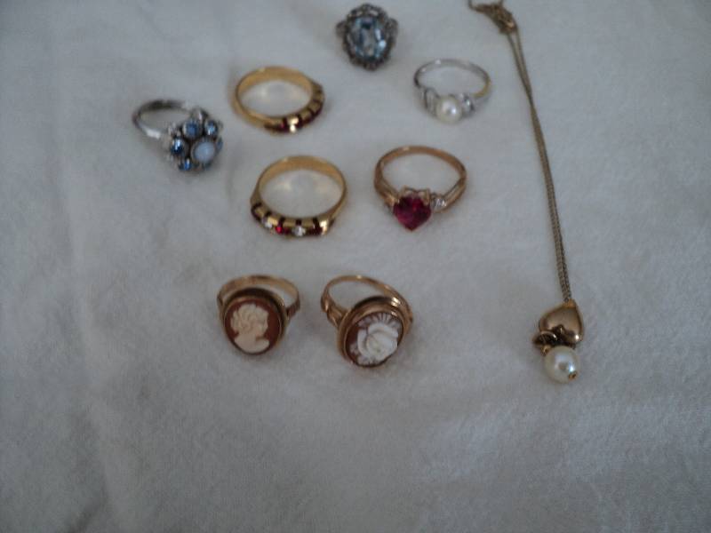 10 KT and 14KT rings and costume je...