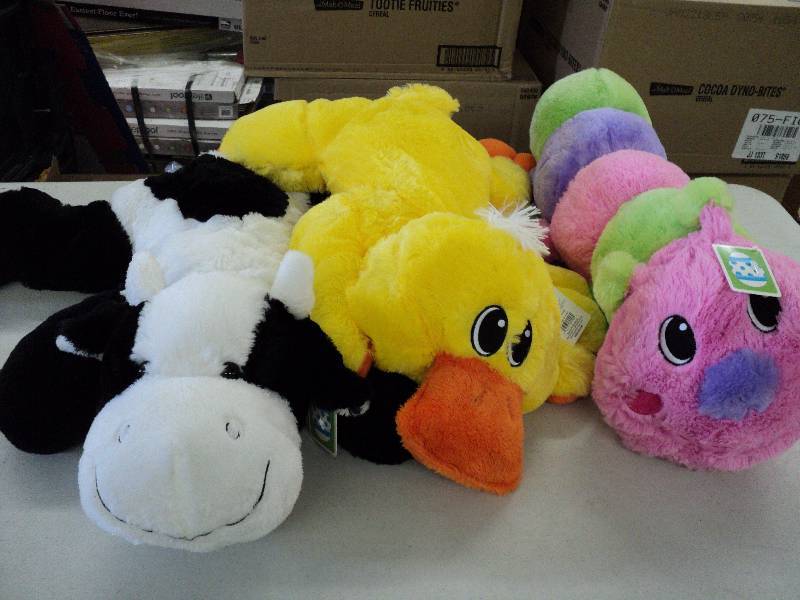 3 stuffed animals...