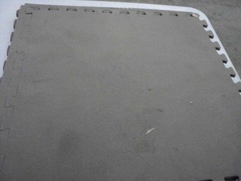 2 2ft sq interlocking mats...