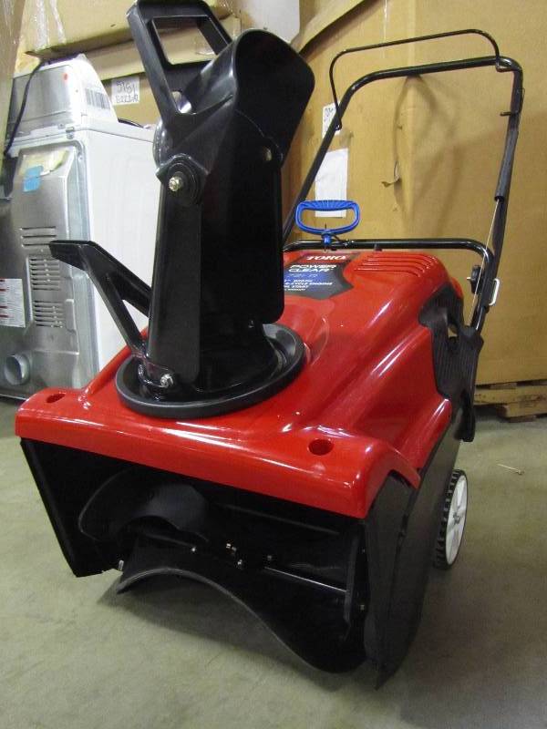 lot 3 image: Toro Power Clear 721 R 21 in. Single-Stage Gas Snow Blower