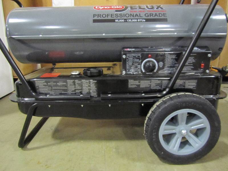 lot 5 image: Dyna-Glo Delux 95K or 135K BTU Kerosene Forced Air Heater