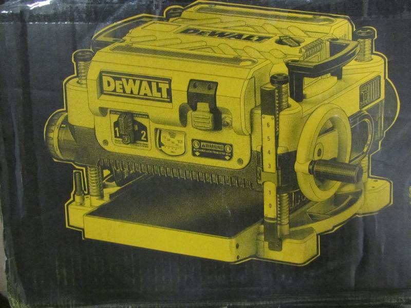 lot 9 image: DEWALT 15 Amp 13 in. Heavy-Duty 2-Speed Thickness Planer