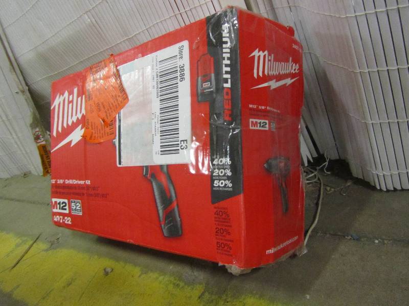 lot 17 image: Milwaukee M12 12-Volt Lithium-Ion 38 in. Cordless DrillDriver Kit