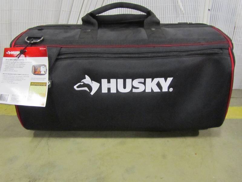 lot 26 image: Husky 24 in. Big Field Duffle