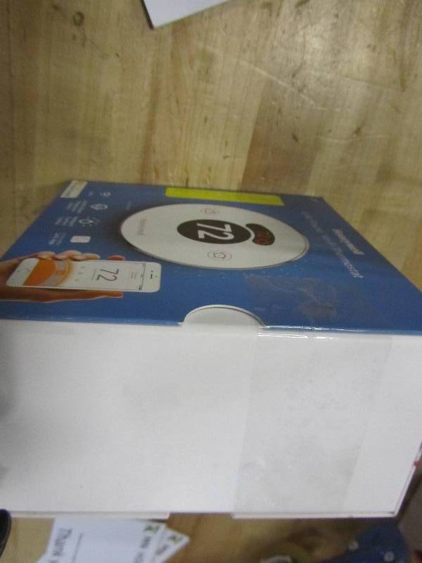 lot 70 image: Honeywell Lyric Round Wi-Fi Programmable Thermostat