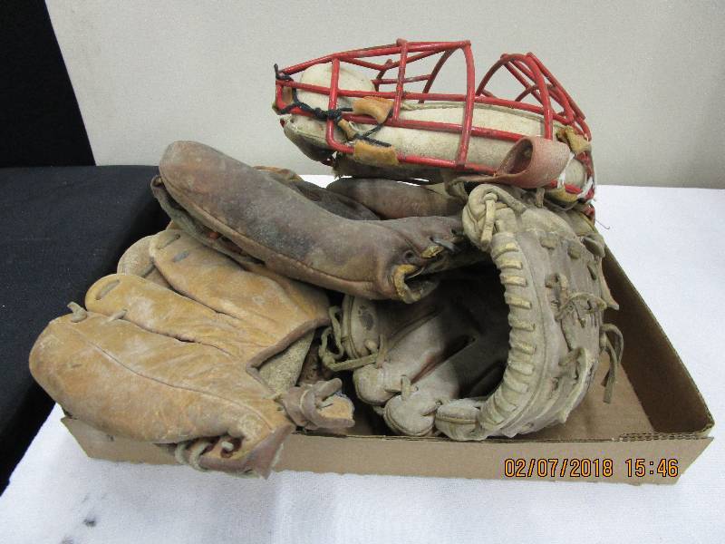 lot 12 image: Baseball Equiptment