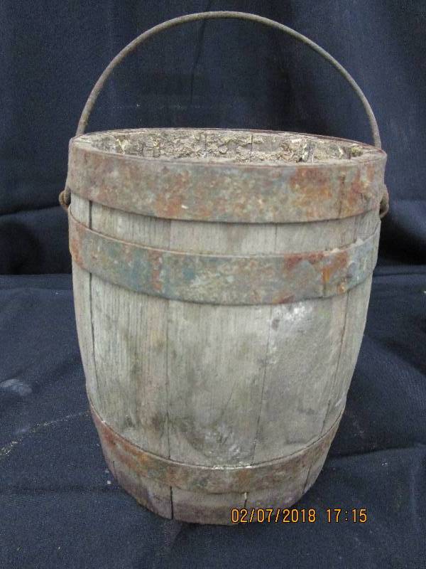 lot 20 image: Barrel with Handle Planter approx 3 qt