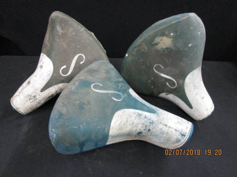 lot 23 image: 3 Schwinn Bike Seats