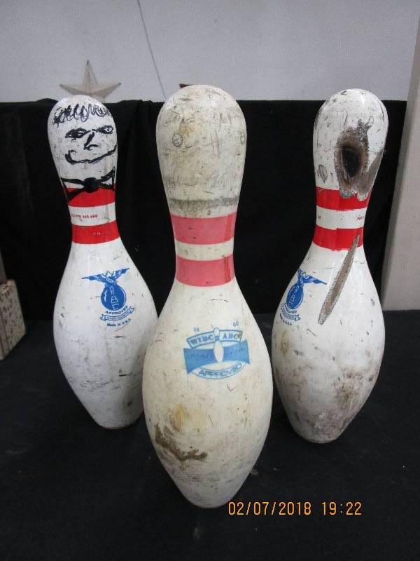 lot 25 image: 3 Bowling Pins