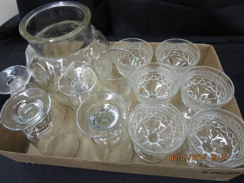 lot 28 image: Glassware