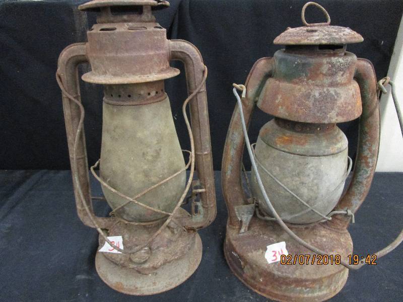 lot 34 image: 2- Lanterns