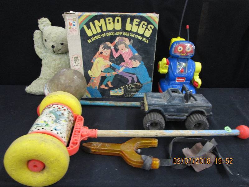 lot 39 image: Old Toys