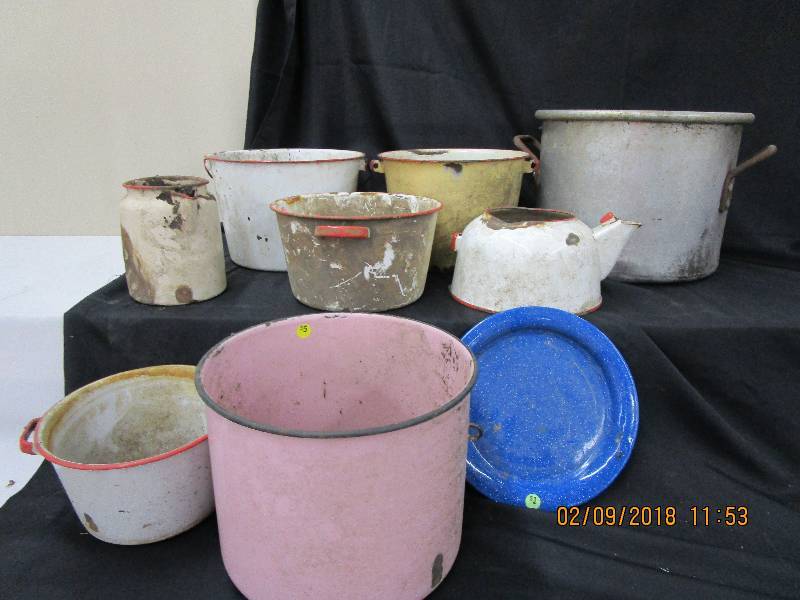 lot 64 image: Enamel