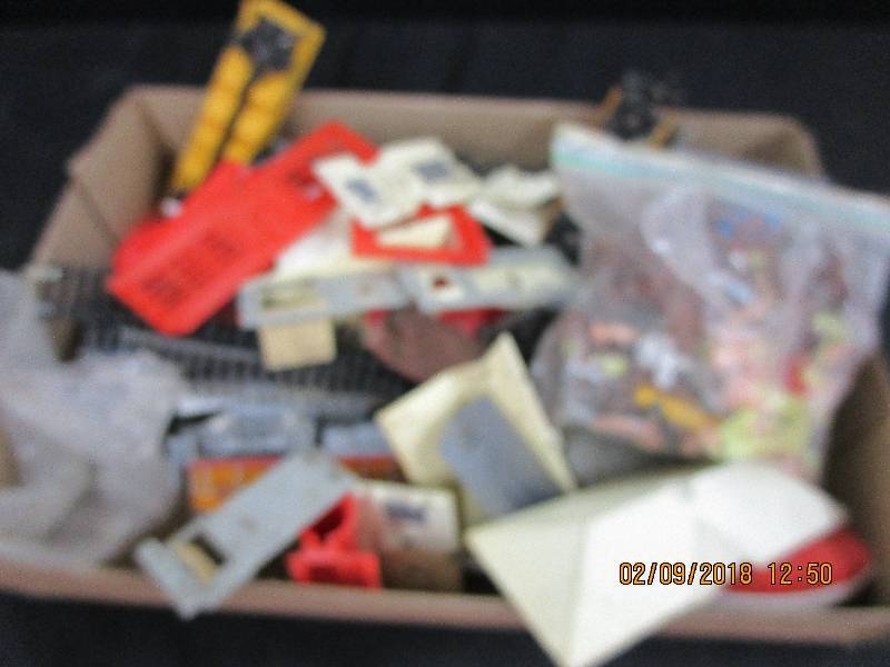 lot 66 image: Train Pieces