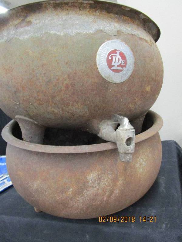lot 91 image: Vintage Creamer Parts