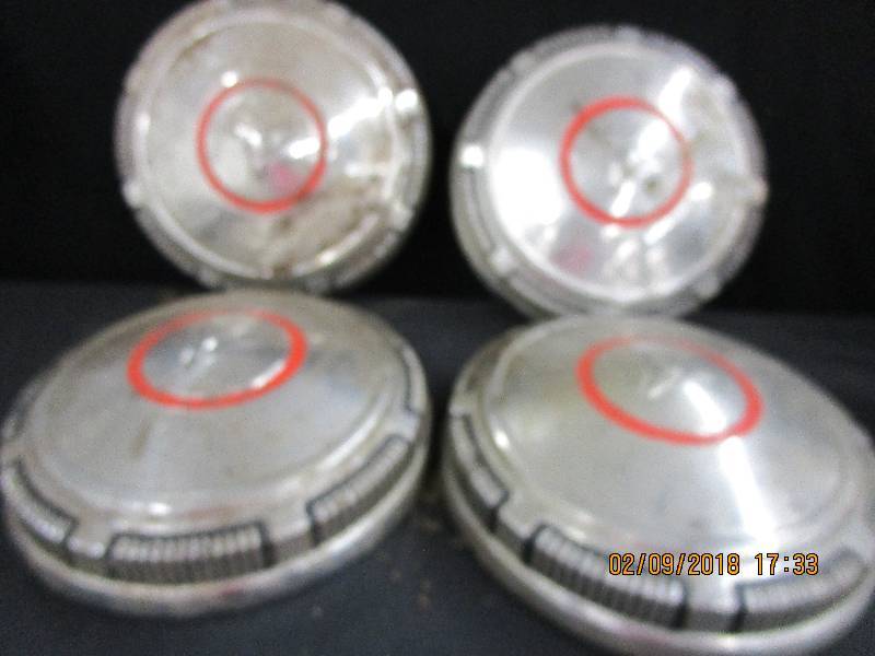 lot 115 image: 4-Hub Caps