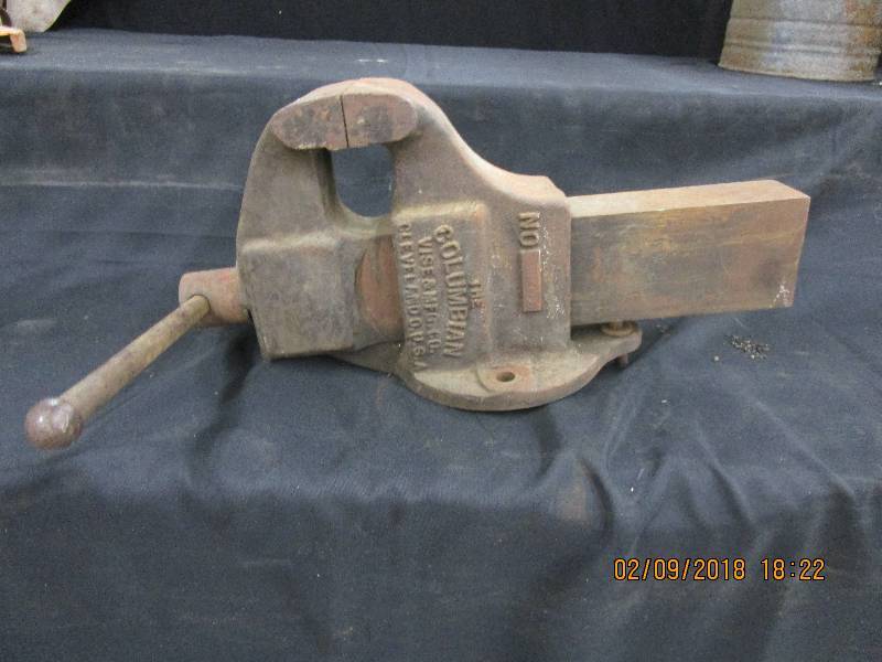 lot 122 image: Vise