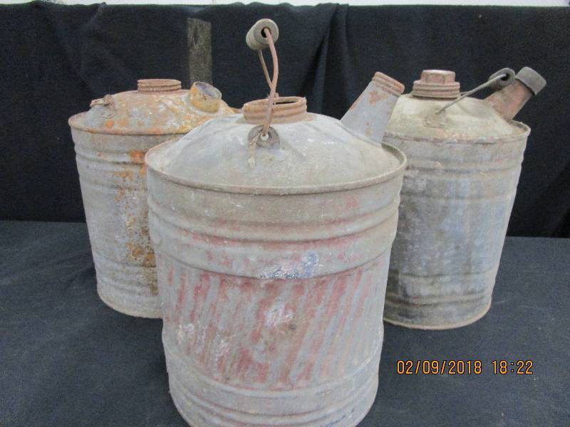 lot 123 image: 3- Old cans