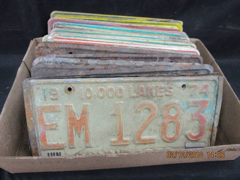 lot 142 image: Licence Plates 70s Non matching Plates