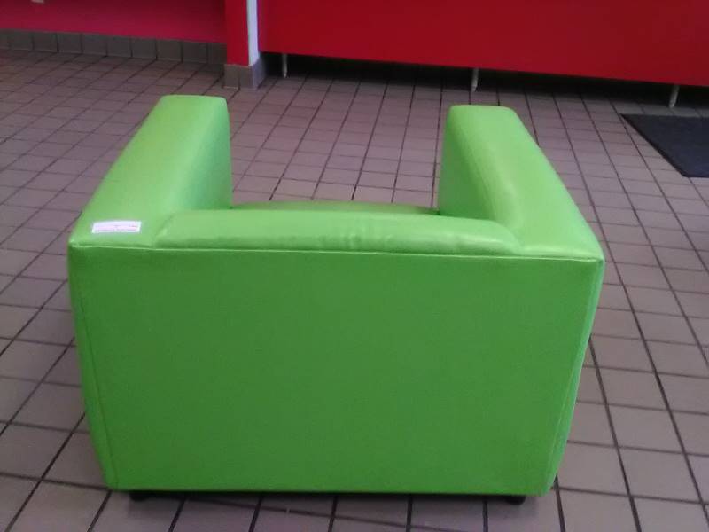 GREEN LOUNGE CHAIR