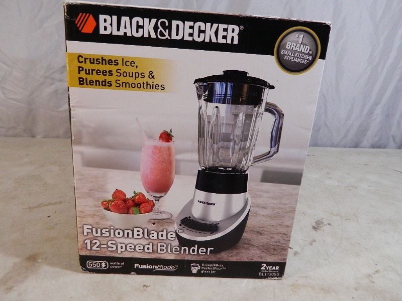 lot 10 image: New Black and Decker Blender