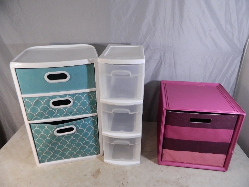 lot 30 image: 3 Storage Items