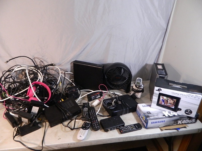 lot 41 image: Assorted Electronics