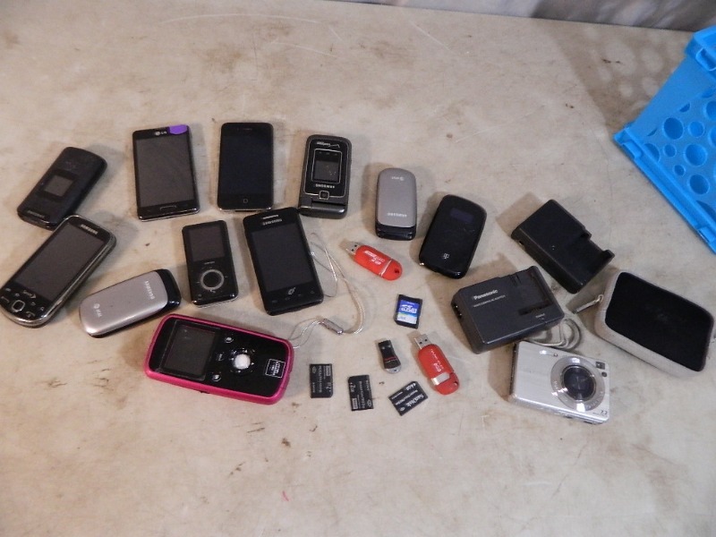 lot 48 image: Cell Phones, Camera, Memory Cards, Etc